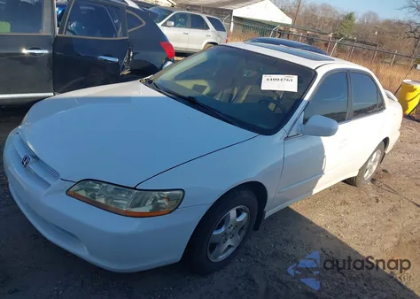 2000 Honda Accord 3.0 Ex from USA, damaged, VIN 1HGCG1658YA070015